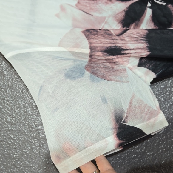 Essentials Short Sleeve Top - Picture 3 of 6